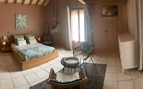 Chambre Salon Independant, Salle De Bain Wc Prives, Jardin Prive, Piscine Partagee Pres D'Un Lac
